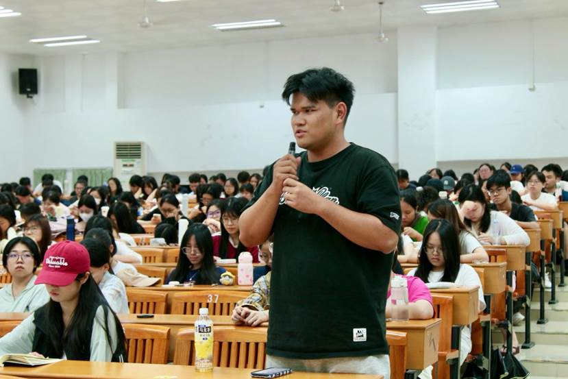 23级B班周泰权同学提问