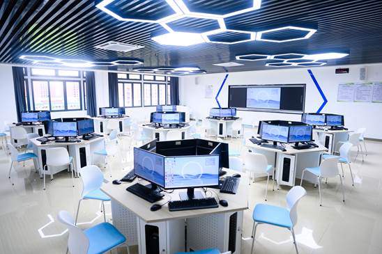 办公室的桌子上放着电脑AI 生成的内容可能不正确。