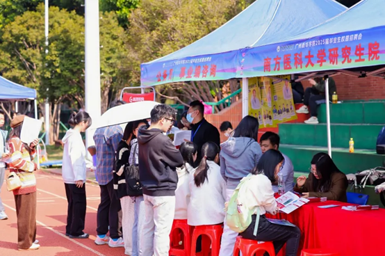 广州新华学院校服图片